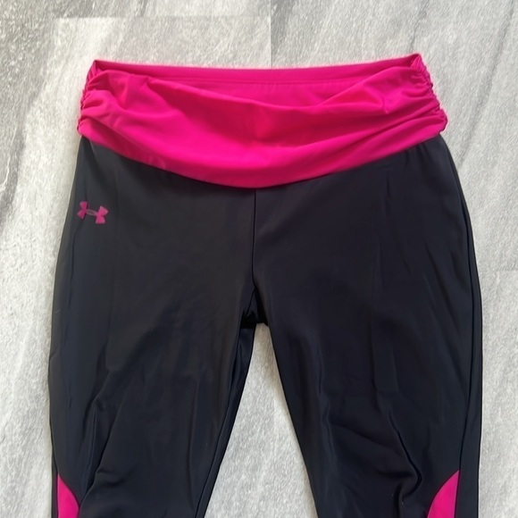 Pink & Black performance Under Armour large heat gear cropped leggings - Picture 2 of 9